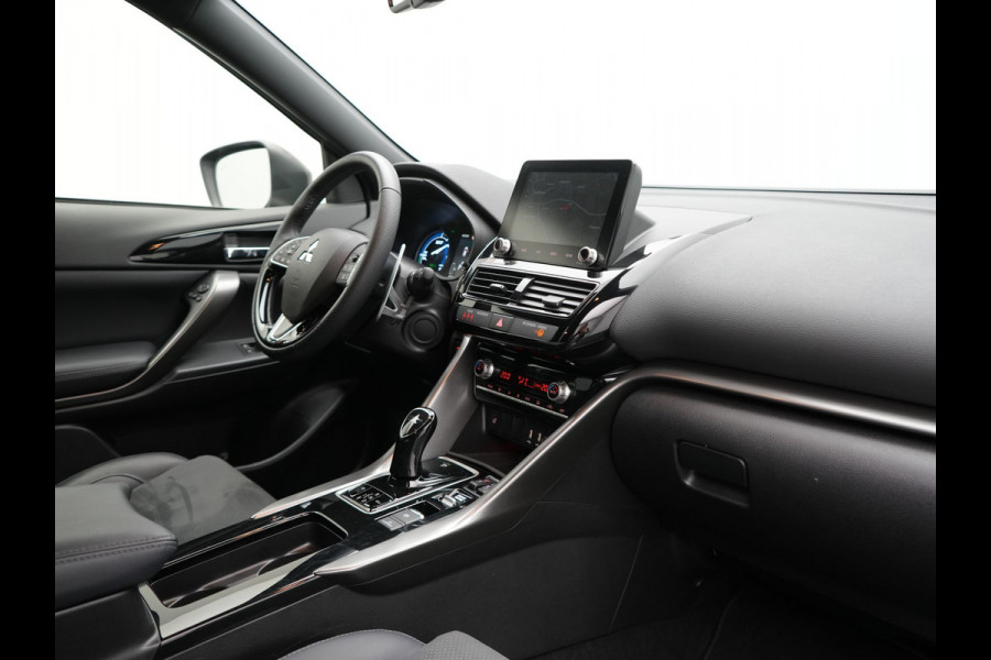 Mitsubishi Eclipse Cross 2.4 Black Edition Plug In Hybrid 188pk PHEV | Trekhaak Afn. | Adaptive Cruise | 360 Camera | Alcantara Sportstoelen Verwarmd | Apple Carplay | Stuur Verwarmd | Navigatie | Keyless | Blis |