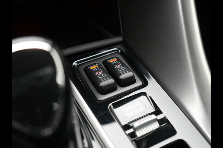 Mitsubishi Eclipse Cross 2.4 Black Edition Plug In Hybrid 188pk PHEV | Trekhaak Afn. | Adaptive Cruise | 360 Camera | Alcantara Sportstoelen Verwarmd | Apple Carplay | Stuur Verwarmd | Navigatie | Keyless | Blis |