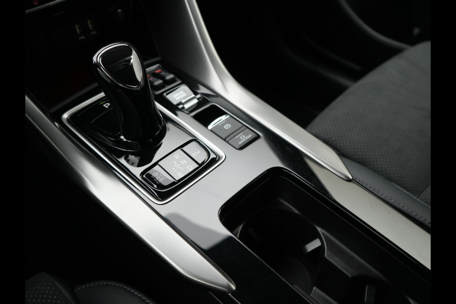 Mitsubishi Eclipse Cross 2.4 Black Edition Plug In Hybrid 188pk PHEV | Trekhaak Afn. | Adaptive Cruise | 360 Camera | Alcantara Sportstoelen Verwarmd | Apple Carplay | Stuur Verwarmd | Navigatie | Keyless | Blis |