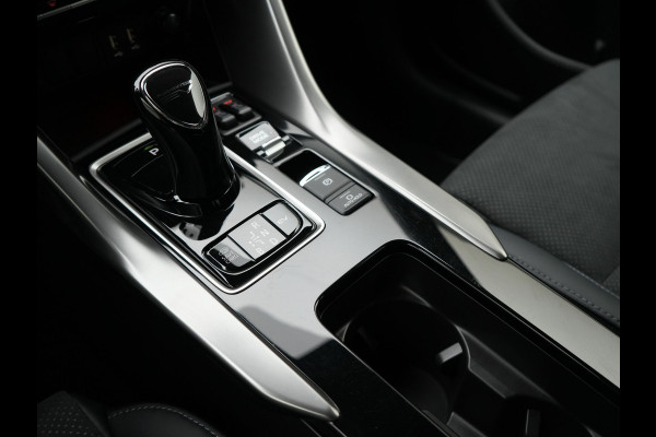 Mitsubishi Eclipse Cross 2.4 Black Edition Plug In Hybrid 188pk PHEV | Trekhaak Afn. | Adaptive Cruise | 360 Camera | Alcantara Sportstoelen Verwarmd | Apple Carplay | Stuur Verwarmd | Navigatie | Keyless | Blis |