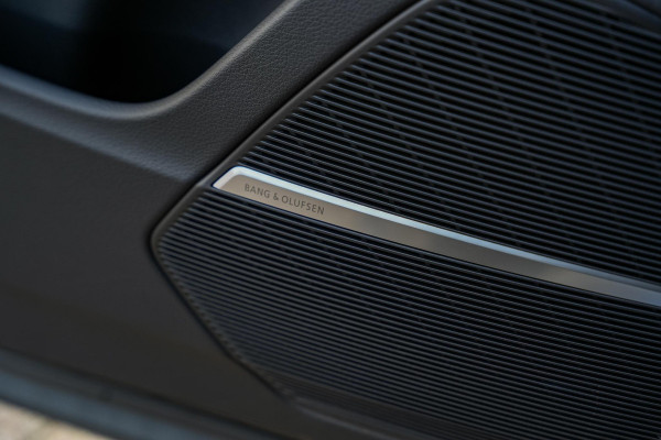 Audi Q8 60 TFSI e quattro Pro Line S Competition Panodak B&O 360 Camera Memory Carbon HUD Trekhaak