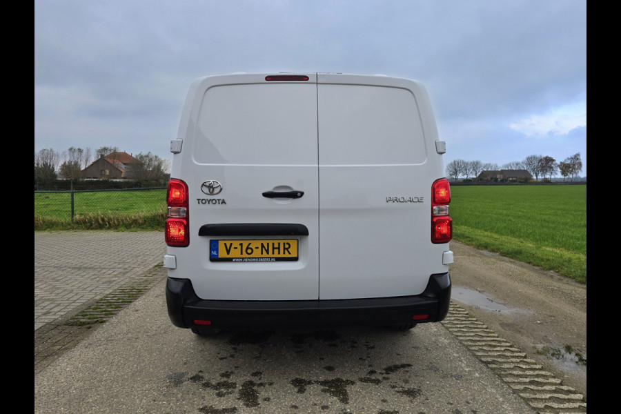 Toyota ProAce Worker 2.0 D-4D Long L3 H1 - 145 Pk - Euro 6 - ParkeerCamera - Airco - Cruise Control - AppleCarplay AndroidAuto