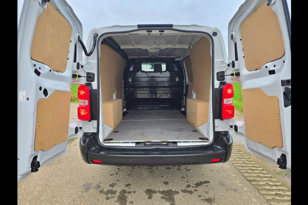 Toyota ProAce Worker 2.0 D-4D Long L3 H1 - 145 Pk - Euro 6 - ParkeerCamera - Airco - Cruise Control - AppleCarplay AndroidAuto