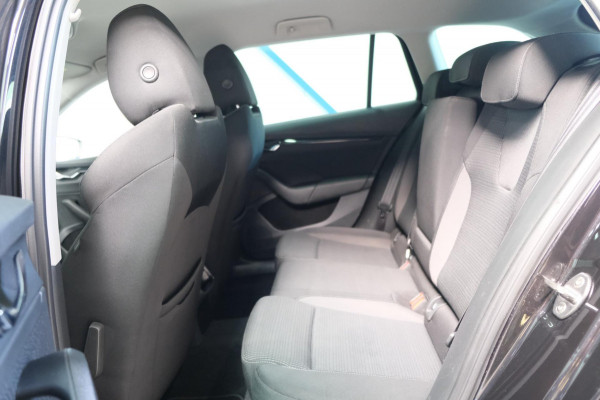 Škoda Octavia Combi 1.0 e-TSI Business Edition - N.A.P. Airco, Cruise, Navi, PDC, Camera, Trekhaak.