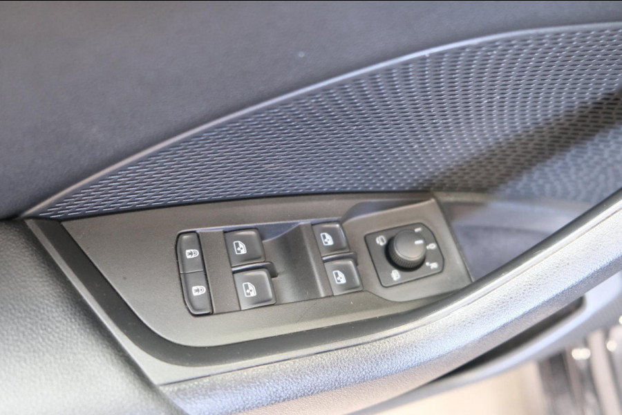 Škoda Octavia Combi 1.0 e-TSI Business Edition - N.A.P. Airco, Cruise, Navi, PDC, Camera, Trekhaak.