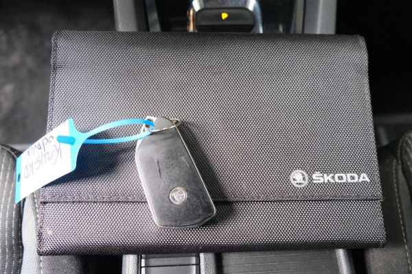 Škoda Octavia Combi 1.0 e-TSI Business Edition - N.A.P. Airco, Cruise, Navi, PDC, Camera, Trekhaak.