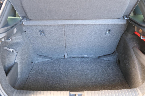 Škoda Kamiq 1.5 TSI ACT Sport Business Automaat - N.A.P. Airco, Cruise, Navi, Camera, PDC, Trekhaak.