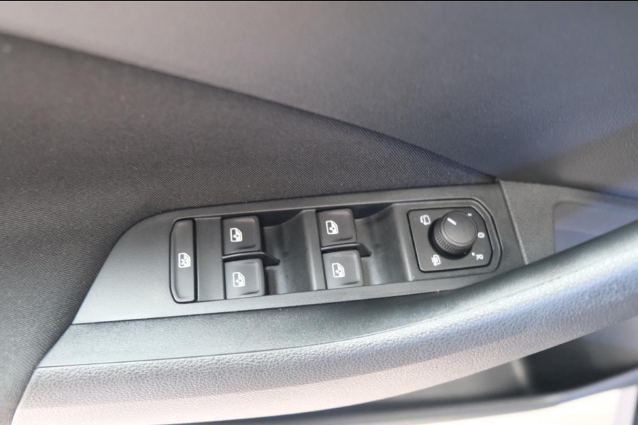 Škoda Kamiq 1.5 TSI ACT Sport Business Automaat - N.A.P. Airco, Cruise, Navi, Camera, PDC, Trekhaak.