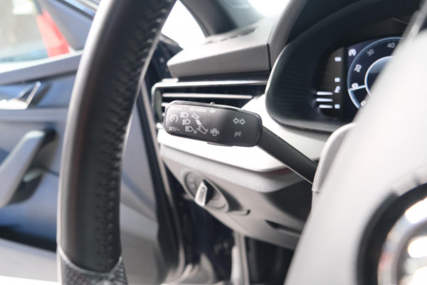 Škoda Kamiq 1.5 TSI ACT Sport Business Automaat - N.A.P. Airco, Cruise, Navi, Camera, PDC, Trekhaak.