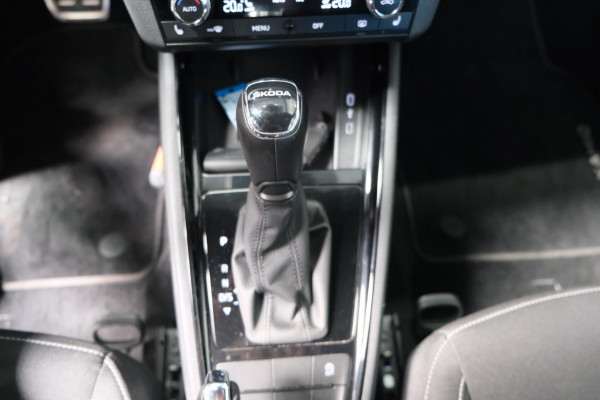Škoda Kamiq 1.5 TSI ACT Sport Business Automaat - N.A.P. Airco, Cruise, Navi, Camera, PDC, Trekhaak.