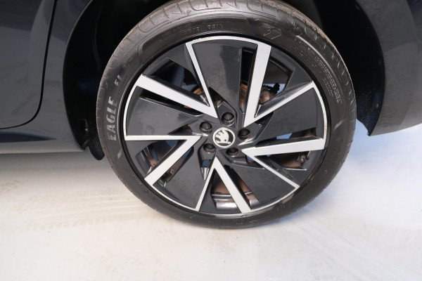 Škoda Kamiq 1.5 TSI ACT Sport Business Automaat - N.A.P. Airco, Cruise, Navi, Camera, PDC, Trekhaak.