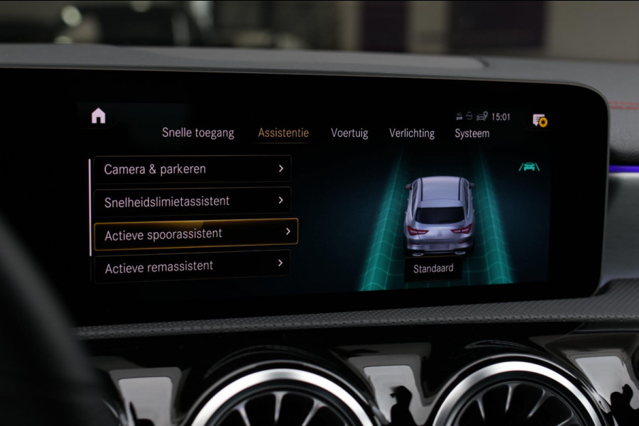 Mercedes-Benz CLA-Klasse Shooting Brake 220 AMG *Camera*Sfeerverlichting*Trekhaak*Stoelverwarming*