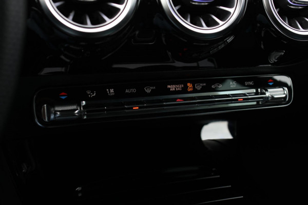 Mercedes-Benz CLA-Klasse Shooting Brake 220 AMG *Camera*Sfeerverlichting*Trekhaak*Stoelverwarming*