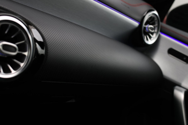 Mercedes-Benz CLA-Klasse Shooting Brake 220 AMG *Camera*Sfeerverlichting*Trekhaak*Stoelverwarming*