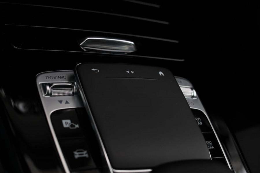 Mercedes-Benz CLA-Klasse Shooting Brake 220 AMG *Camera*Sfeerverlichting*Trekhaak*Stoelverwarming*