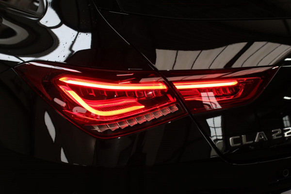 Mercedes-Benz CLA-Klasse Shooting Brake 220 AMG *Camera*Sfeerverlichting*Trekhaak*Stoelverwarming*