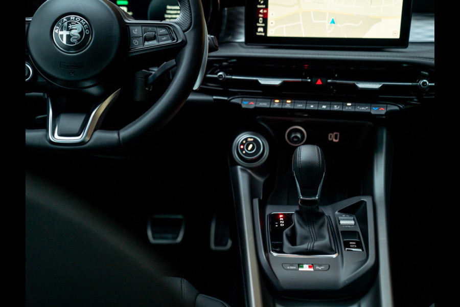 Alfa Romeo Tonale 1.3T PHEV 280pk Veloce | Pano-dak | Harman/Kardon | Stoelventilatie | Adapt. cruise | Orig. NL