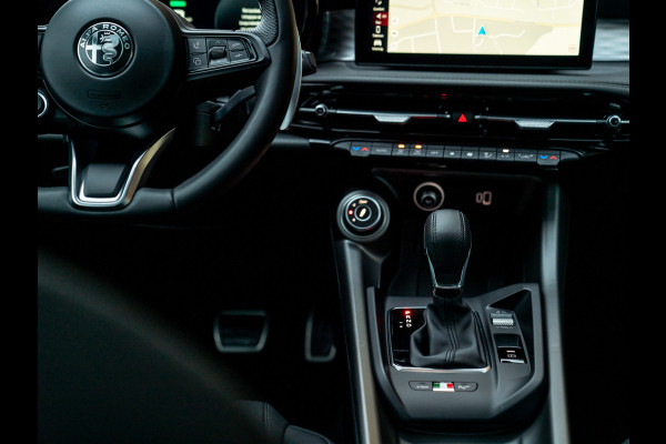 Alfa Romeo Tonale 1.3T PHEV 280pk Veloce | Pano-dak | Harman/Kardon | Stoelventilatie | Adapt. cruise | Orig. NL