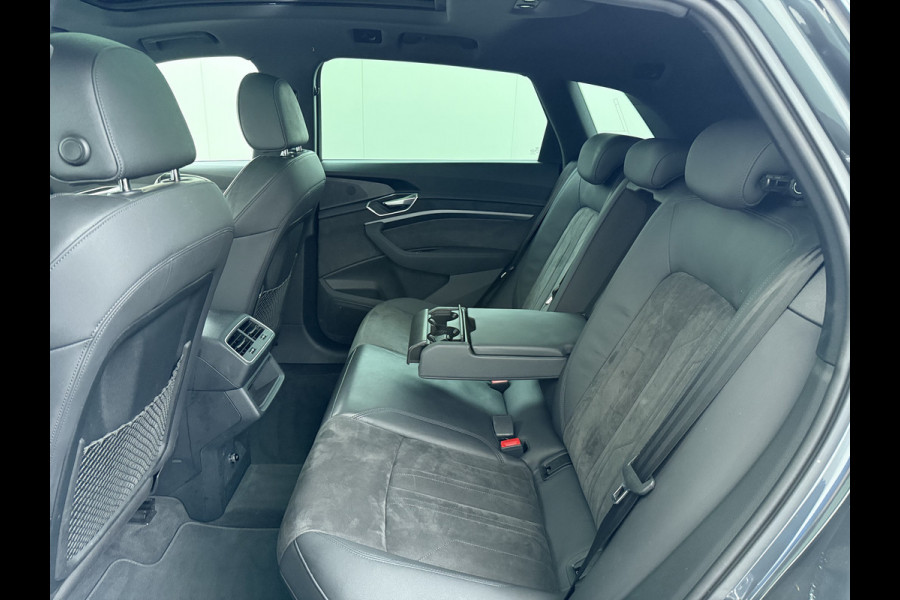 Audi e-tron 313pk Pano-dak Leer-Alcantara+elektr+Geheug. Camera Adap.Cruise Apple Carplay Android Auto Pdc Business Edition Plus SOH 90% Elek.Achterklep Lmv 21" Led Stoelverwarming Privacy Glas 50 Quattro 71kWh Origineel Nederlandse Auto 1800kg Trekvermogen Zeer Compleet!