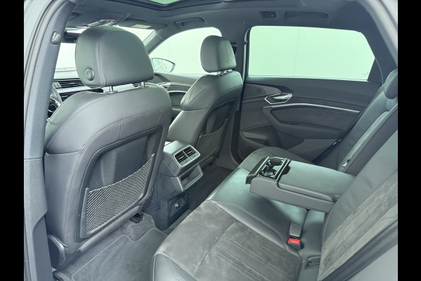 Audi e-tron 313pk Pano-dak Leer-Alcantara+elektr+Geheug. Camera Adap.Cruise Apple Carplay Android Auto Pdc Business Edition Plus SOH 90% Elek.Achterklep Lmv 21" Led Stoelverwarming Privacy Glas 50 Quattro 71kWh Origineel Nederlandse Auto 1800kg Trekvermogen Zeer Compleet!