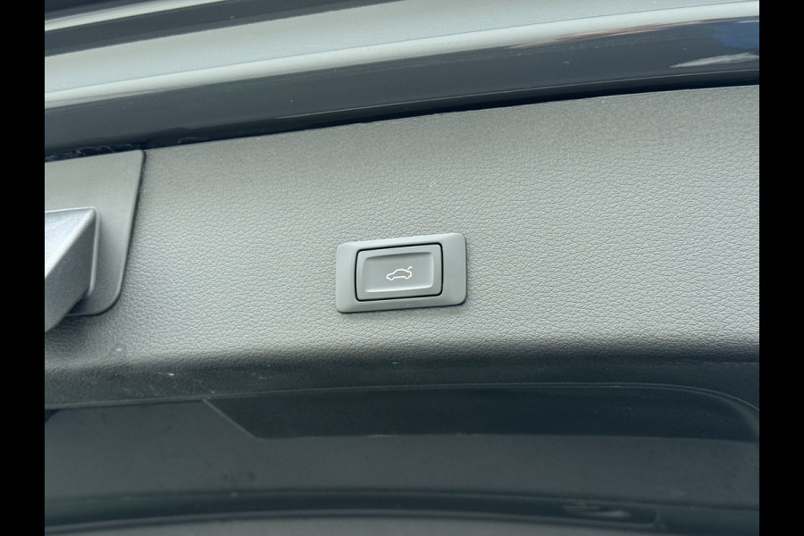 Audi e-tron 313pk Pano-dak Leer-Alcantara+elektr+Geheug. Camera Adap.Cruise Apple Carplay Android Auto Pdc Business Edition Plus SOH 90% Elek.Achterklep Lmv 21" Led Stoelverwarming Privacy Glas 50 Quattro 71kWh Origineel Nederlandse Auto 1800kg Trekvermogen Zeer Compleet!
