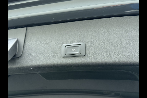 Audi e-tron 313pk Pano-dak Leer-Alcantara+elektr+Geheug. Camera Adap.Cruise Apple Carplay Android Auto Pdc Business Edition Plus SOH 90% Elek.Achterklep Lmv 21" Led Stoelverwarming Privacy Glas 50 Quattro 71kWh Origineel Nederlandse Auto 1800kg Trekvermogen Zeer Compleet!