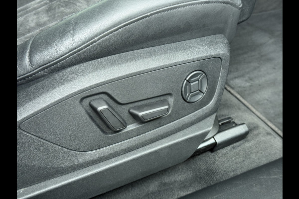 Audi e-tron 313pk Pano-dak Leer-Alcantara+elektr+Geheug. Camera Adap.Cruise Apple Carplay Android Auto Pdc Business Edition Plus SOH 90% Elek.Achterklep Lmv 21" Led Stoelverwarming Privacy Glas 50 Quattro 71kWh Origineel Nederlandse Auto 1800kg Trekvermogen Zeer Compleet!