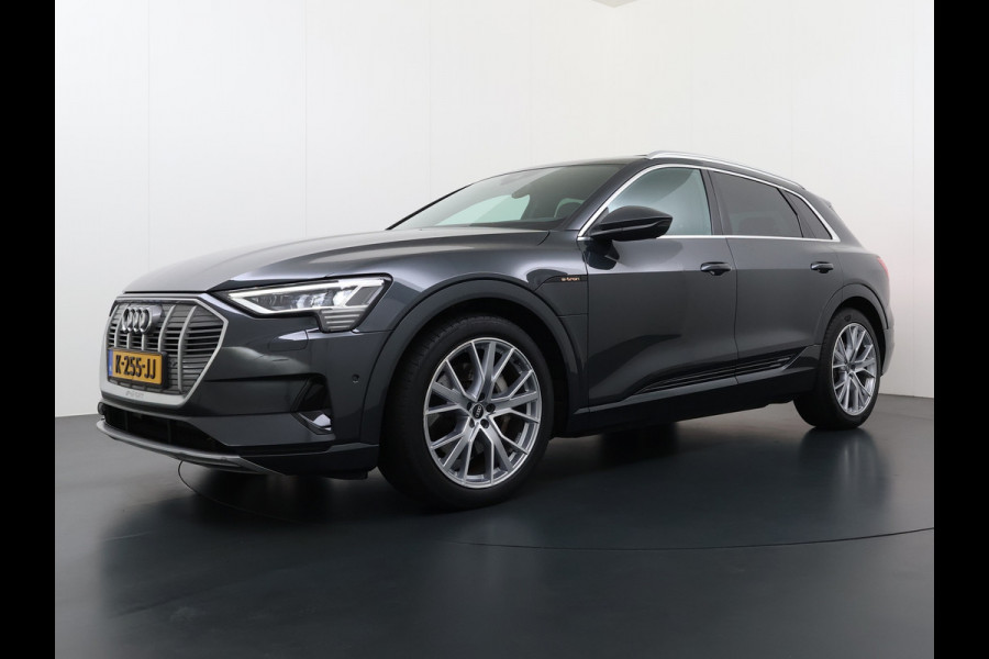 Audi e-tron 313pk Pano-dak Leer-Alcantara+elektr+Geheug. Camera Adap.Cruise Apple Carplay Android Auto Pdc Business Edition Plus SOH 90% Elek.Achterklep Lmv 21" Led Stoelverwarming Privacy Glas 50 Quattro 71kWh Origineel Nederlandse Auto 1800kg Trekvermogen Zeer Compleet!