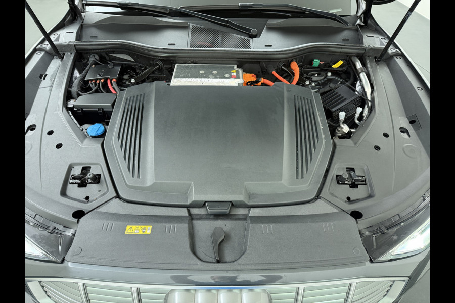 Audi e-tron 313pk Pano-dak Leer-Alcantara+elektr+Geheug. Camera Adap.Cruise Apple Carplay Android Auto Pdc Business Edition Plus SOH 90% Elek.Achterklep Lmv 21" Led Stoelverwarming Privacy Glas 50 Quattro 71kWh Origineel Nederlandse Auto 1800kg Trekvermogen Zeer Compleet!
