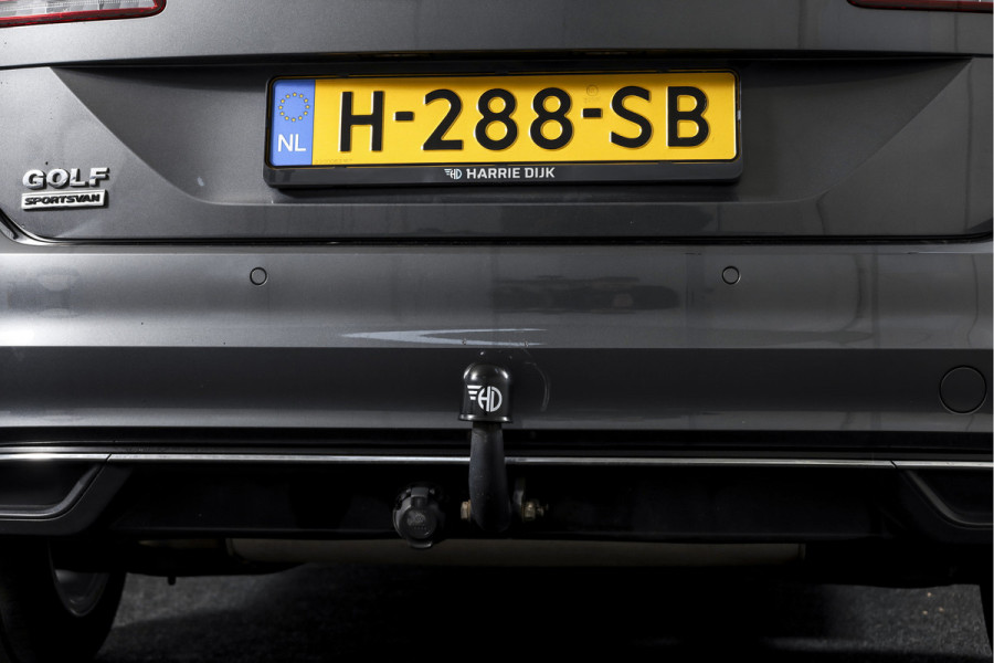 Volkswagen Golf Sportsvan 1.5 TSI ACT 130 PK Comfortline - Automaat | Adapt. Cruise | Stoelverw. | PDC | Camera | App.Connect + NAV. | ECC | DAB | Trekhaak | LM 16" |