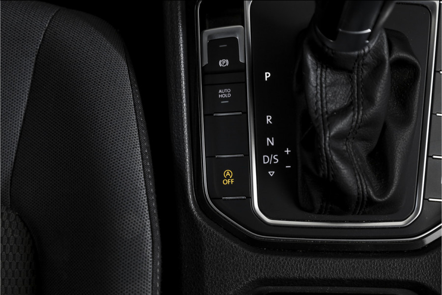 Volkswagen Golf Sportsvan 1.5 TSI ACT 130 PK Comfortline - Automaat | Adapt. Cruise | Stoelverw. | PDC | Camera | App.Connect + NAV. | ECC | DAB | Trekhaak | LM 16" |