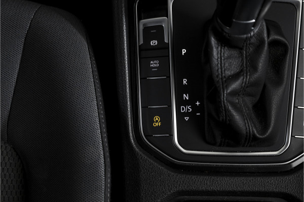 Volkswagen Golf Sportsvan 1.5 TSI ACT 130 PK Comfortline - Automaat | Adapt. Cruise | Stoelverw. | PDC | Camera | App.Connect + NAV. | ECC | DAB | Trekhaak | LM 16" |