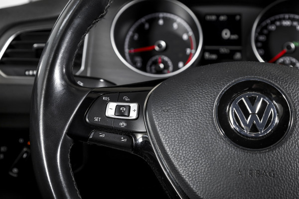 Volkswagen Golf Sportsvan 1.5 TSI ACT 130 PK Comfortline - Automaat | Adapt. Cruise | Stoelverw. | PDC | Camera | App.Connect + NAV. | ECC | DAB | Trekhaak | LM 16" |