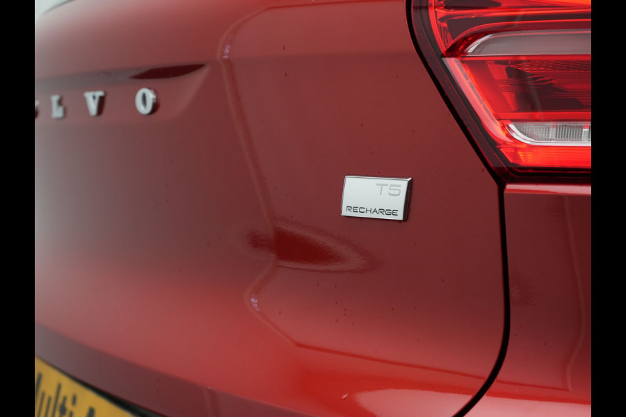 Volvo XC40 T5 Recharge Inscription Plug In Hybrid 262pk Dealer O.H. PHEV | 360 Camera | Sportstoelen Memory & Verwarmd | Stuurwiel Verwarmd | Apple Carplay | Keyless | 19"L.M | Virtual | Navigatie | DAB |