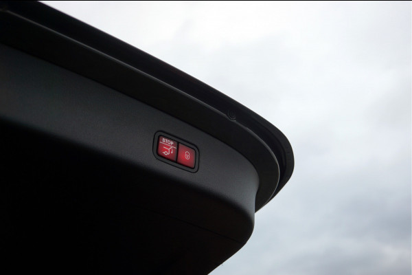 Mercedes-Benz GLC GLC 300 e 4M AMG Line | Achterasbesturing Luchtvering Burmester Trekhaak Memory Distronic