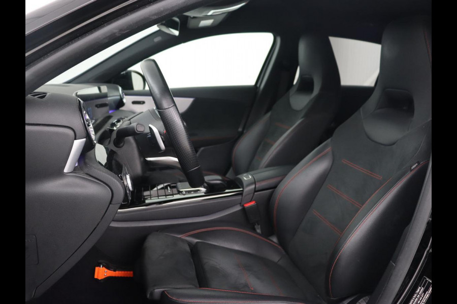 Mercedes-Benz A-Klasse 250e AMG Limited | Carplay | Stoelverwarming | Camera | Leder/Alcantara | Sfeerverlichting | Navigatie | Park Assist | Full LED | DAB | Widescreen | Climate control | PHEV | Plug In