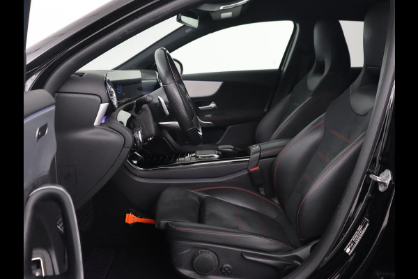 Mercedes-Benz A-Klasse 250e AMG Limited | Carplay | Stoelverwarming | Camera | Leder/Alcantara | Sfeerverlichting | Navigatie | Park Assist | Full LED | DAB | Widescreen | Climate control | PHEV | Plug In