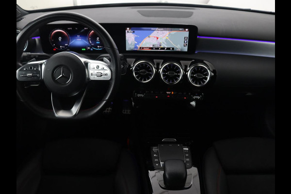 Mercedes-Benz A-Klasse 250e AMG Limited | Carplay | Stoelverwarming | Camera | Leder/Alcantara | Sfeerverlichting | Navigatie | Park Assist | Full LED | DAB | Widescreen | Climate control | PHEV | Plug In