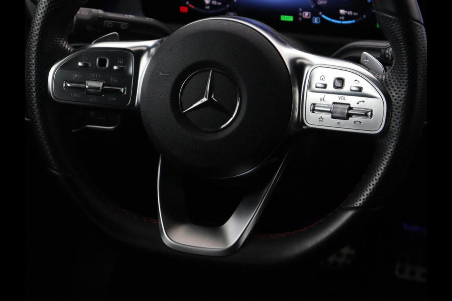 Mercedes-Benz A-Klasse 250e AMG Limited | Carplay | Stoelverwarming | Camera | Leder/Alcantara | Sfeerverlichting | Navigatie | Park Assist | Full LED | DAB | Widescreen | Climate control | PHEV | Plug In