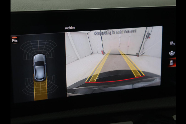 Mercedes-Benz A-Klasse 250e AMG Limited | Carplay | Stoelverwarming | Camera | Leder/Alcantara | Sfeerverlichting | Navigatie | Park Assist | Full LED | DAB | Widescreen | Climate control | PHEV | Plug In