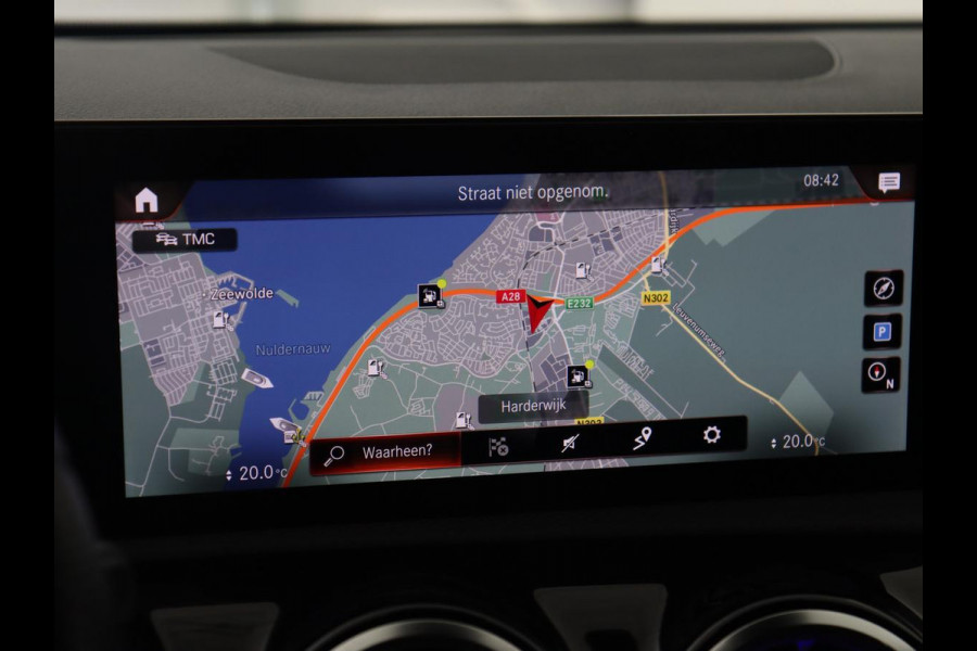 Mercedes-Benz A-Klasse 250e AMG Limited | Carplay | Stoelverwarming | Camera | Leder/Alcantara | Sfeerverlichting | Navigatie | Park Assist | Full LED | DAB | Widescreen | Climate control | PHEV | Plug In