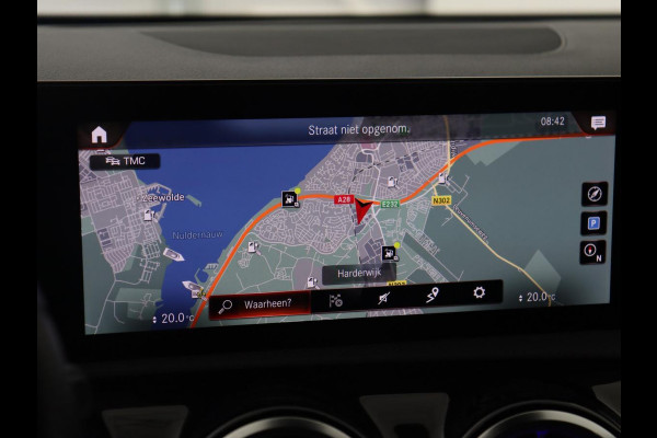 Mercedes-Benz A-Klasse 250e AMG Limited | Carplay | Stoelverwarming | Camera | Leder/Alcantara | Sfeerverlichting | Navigatie | Park Assist | Full LED | DAB | Widescreen | Climate control | PHEV | Plug In