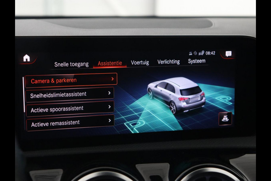 Mercedes-Benz A-Klasse 250e AMG Limited | Carplay | Stoelverwarming | Camera | Leder/Alcantara | Sfeerverlichting | Navigatie | Park Assist | Full LED | DAB | Widescreen | Climate control | PHEV | Plug In