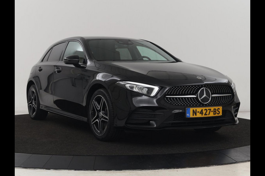 Mercedes-Benz A-Klasse 250e AMG Limited | Carplay | Stoelverwarming | Camera | Leder/Alcantara | Sfeerverlichting | Navigatie | Park Assist | Full LED | DAB | Widescreen | Climate control | PHEV | Plug In