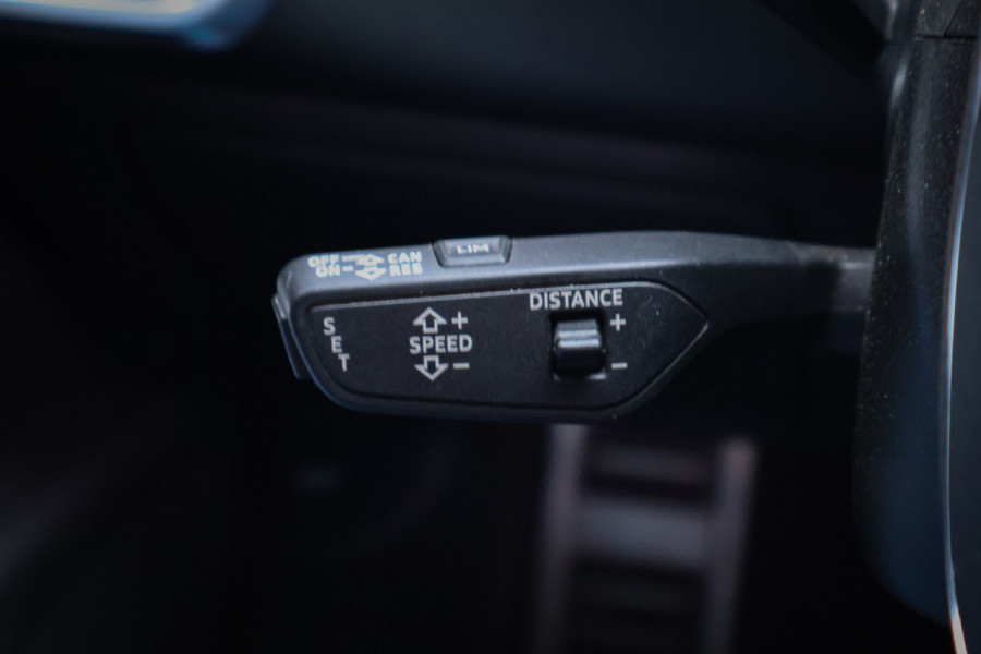 Audi A6 Avant RS 6 TFSI quattro | KERAMISCH | ACHTERASBESTURING | ADAPTIVE CRUISE | 360 CAMERA | TREKHAAK | SFEERVERLICHTING | CARBON IN