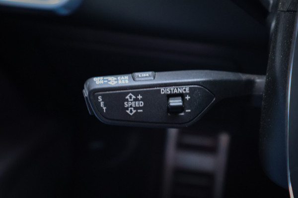 Audi A6 Avant RS 6 TFSI quattro | KERAMISCH | ACHTERASBESTURING | ADAPTIVE CRUISE | 360 CAMERA | TREKHAAK | SFEERVERLICHTING | CARBON IN