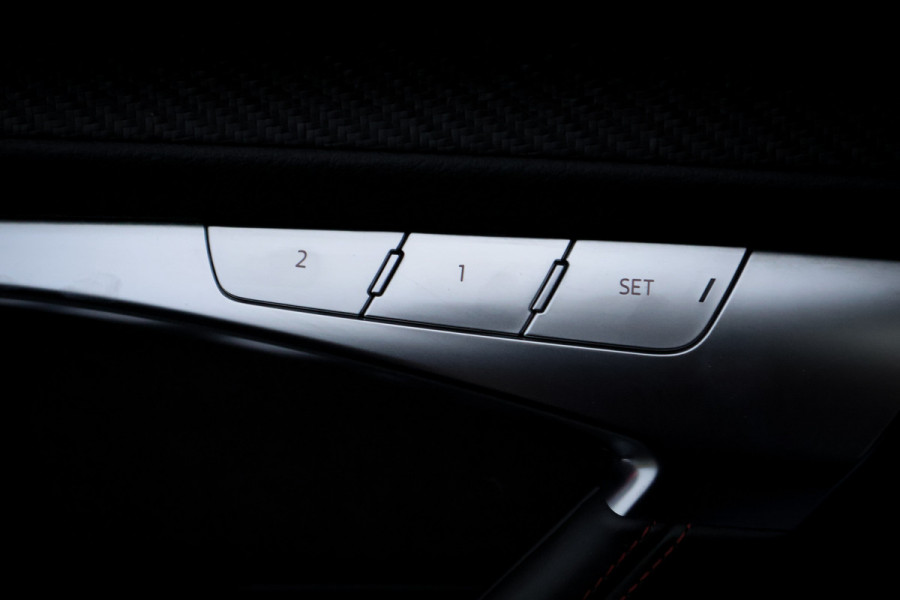 Audi A6 Avant RS 6 TFSI quattro | KERAMISCH | ACHTERASBESTURING | ADAPTIVE CRUISE | 360 CAMERA | TREKHAAK | SFEERVERLICHTING | CARBON IN