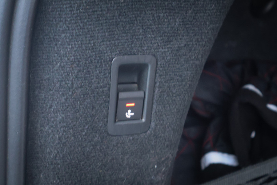 Audi A6 Avant RS 6 TFSI quattro | KERAMISCH | ACHTERASBESTURING | ADAPTIVE CRUISE | 360 CAMERA | TREKHAAK | SFEERVERLICHTING | CARBON IN