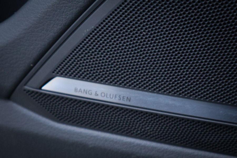 Audi A6 Avant RS 6 TFSI quattro | KERAMISCH | ACHTERASBESTURING | ADAPTIVE CRUISE | 360 CAMERA | TREKHAAK | SFEERVERLICHTING | CARBON IN