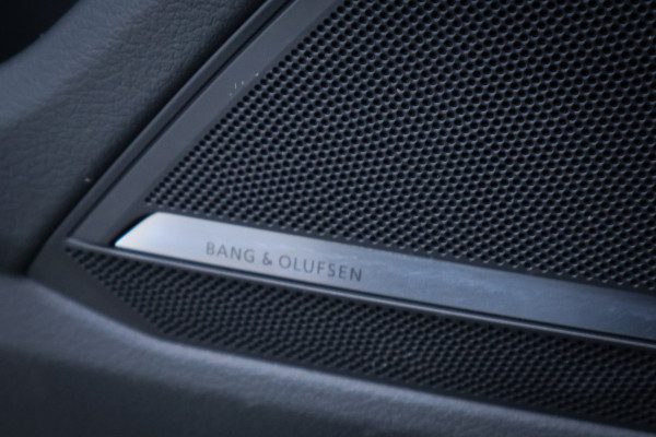 Audi A6 Avant RS 6 TFSI quattro | KERAMISCH | ACHTERASBESTURING | ADAPTIVE CRUISE | 360 CAMERA | TREKHAAK | SFEERVERLICHTING | CARBON IN